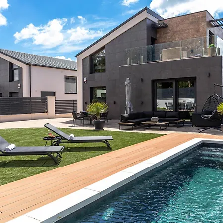 Villa Porta I - Private Pool Balatonalmádi