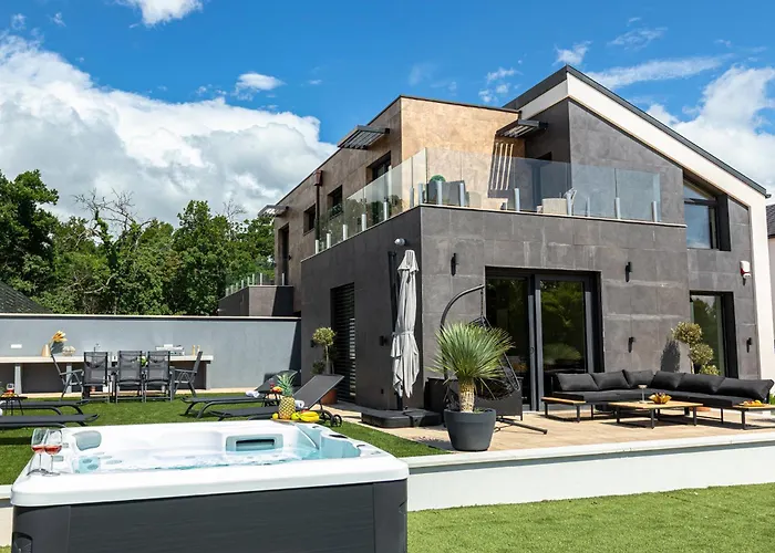 Villa Porta Verde I - Private Pool Villa Balatonalmádi